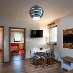 - Lejlighed *