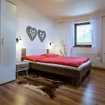 - Apartman *